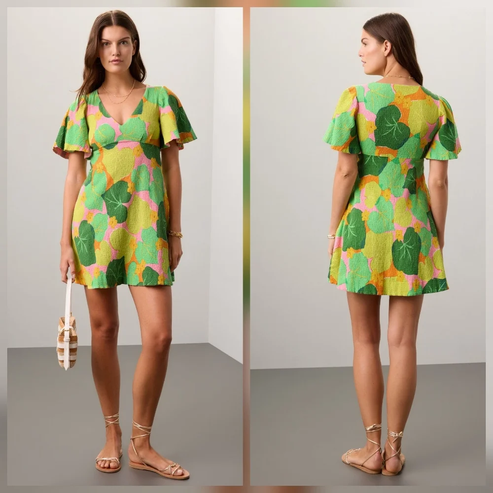 Kate Spade New York Cucumber Floral Swing Dress V-neck Short sleeves Size 4